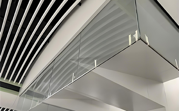 策勒玻璃挡烟垂壁