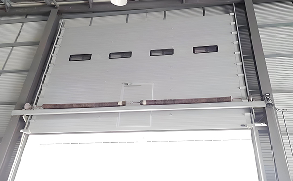 策勒工业滑升门