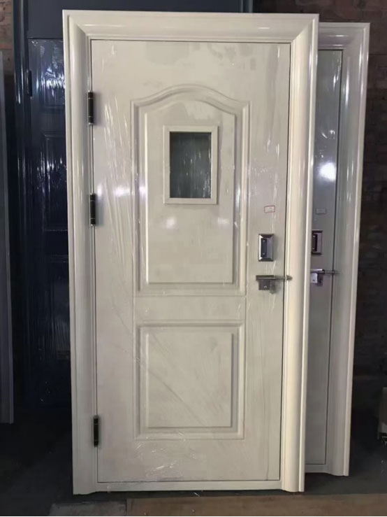 策勒学校教室门