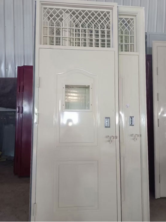 策勒学校教室门