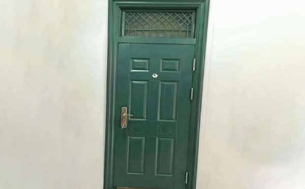 策勒学校教室门