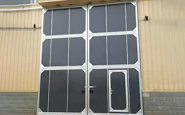 厂房策勒工业门选择与维护全解析：提升效率与安全的关键要素