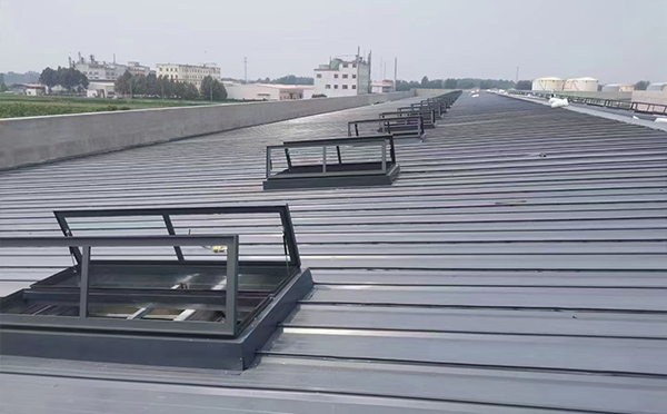 某中学室内体育馆策勒排烟窗改造项目