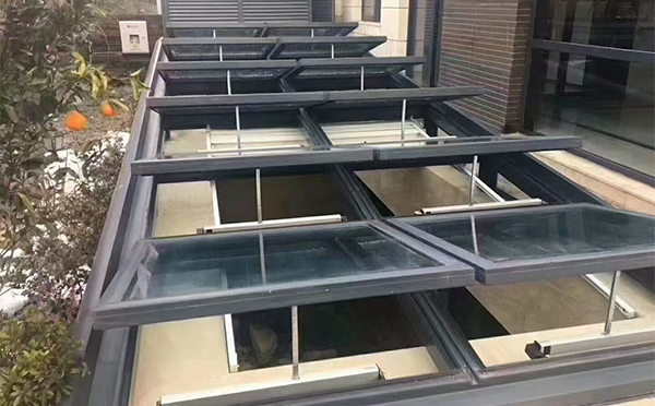 某轨道交通车辆维修车间策勒排烟窗应用