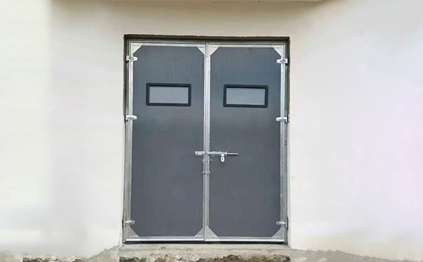 策勒工业门在高温作业区域的运行表现